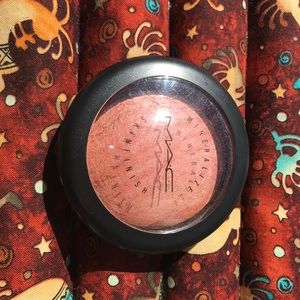 MAC Limited Edition Mineralized Skinfinish Highlighter in STEREO ROSE / EUC